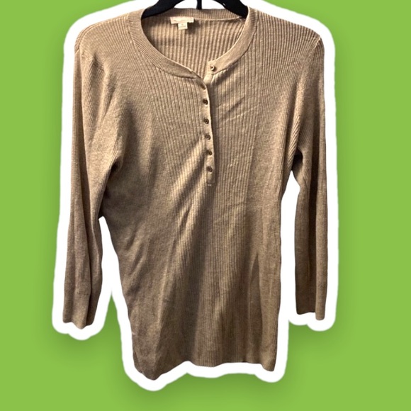 GAP Tops - Gap Women’s Henley in gray, size XL
